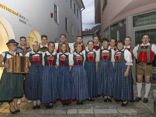 thumb_volkstanzgruppe-wiesen