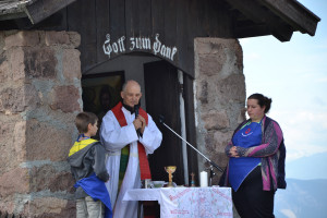 Feldmesse mit Familienseelsorger Toni Fiung